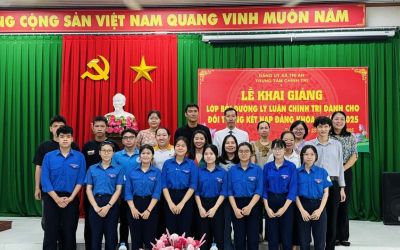 TỔ CHỨC CHO ĐOÀN VIÊN ƯU TÚ THAM GIA LỚP BỒI DƯỠNG LÝ LUẬN CHÍNH TRỊ.