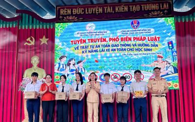 TUYÊN TRUYỀN, PHỔ BIẾN PHÁP LUẬT VỀ TRẬT TỰ AN TOÀN GIAO THÔNG