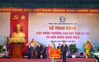 Nhận Cờ Chính Phủ