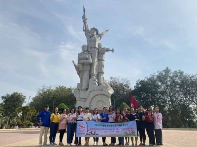 Trường THPT Vĩnh Cửu tổ chức hoạt động tham gia trải nghiệm cho học sinh Khối 11