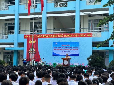 [ Giáo dục pháp luật về an toàn giao thông cho học sinh năm 2024 - Chủ đề: “Thượng tôn pháp luật để xây dựng văn hóa giao thông an toàn” ]