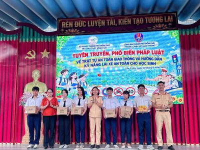 TUYÊN TRUYỀN, PHỔ BIẾN PHÁP LUẬT VỀ TRẬT TỰ AN TOÀN GIAO THÔNG