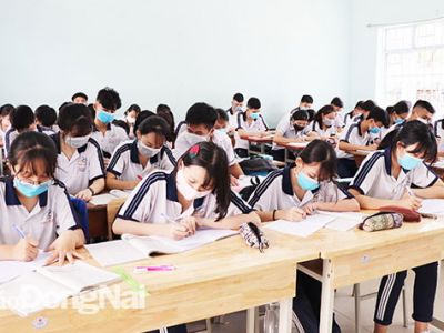 Việc ôn thi cho học sinh lớp 12 vẫn còn khó khăn